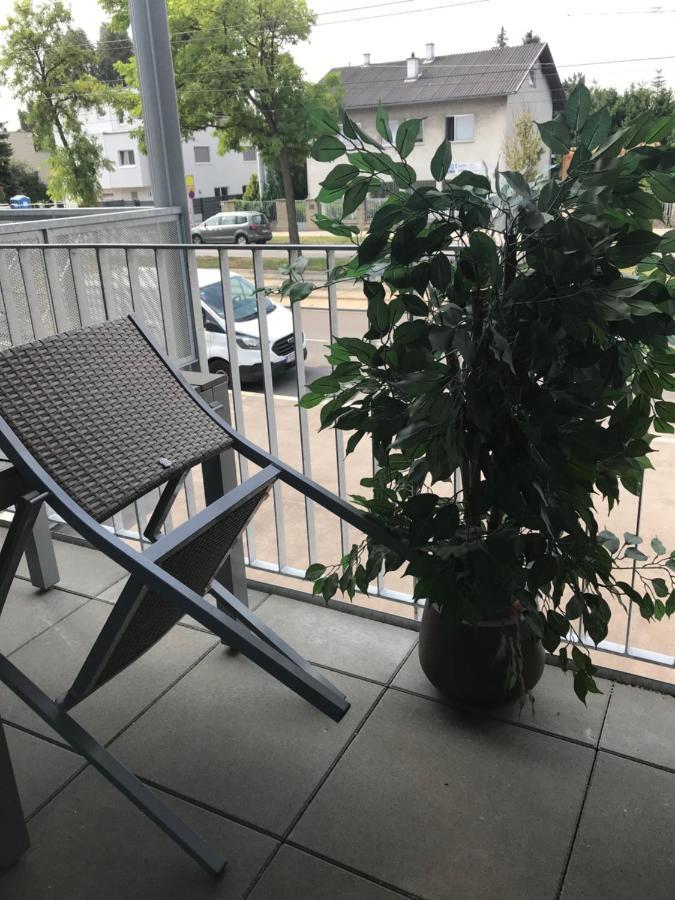Red Flower Apartment With Pool - 5 Min To Lake Vienne Extérieur photo