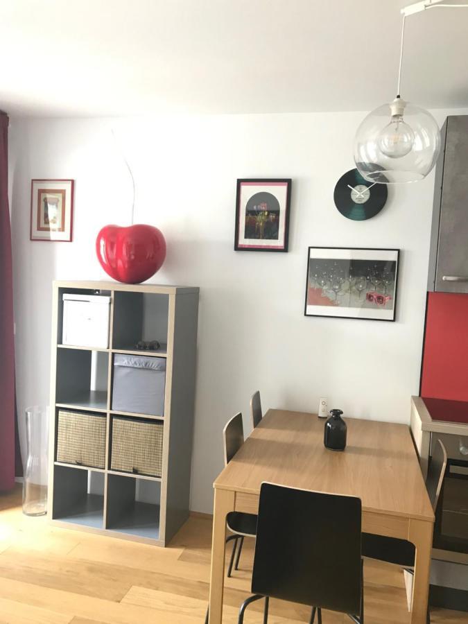 Red Flower Apartment With Pool - 5 Min To Lake Vienne Extérieur photo