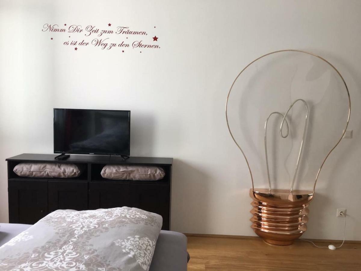 Red Flower Apartment With Pool - 5 Min To Lake Vienne Extérieur photo